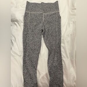 Athleta Salutation Stash II Textured Tight size S